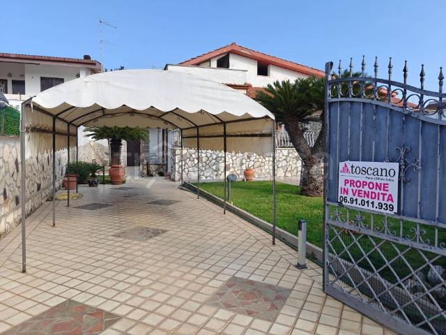 Villa bifamiliare in vendita ad Ardea via Ettore, Torre Marina Lido di Tirrenella