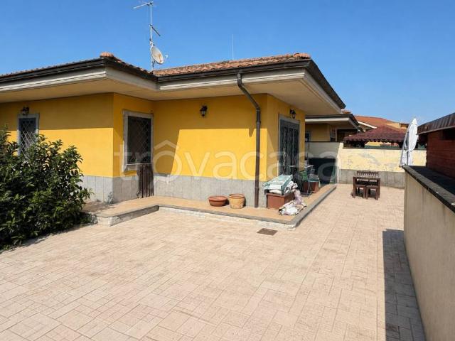 Villa bifamiliare in vendita ad Ardea via Gubbio, Nuova Florida