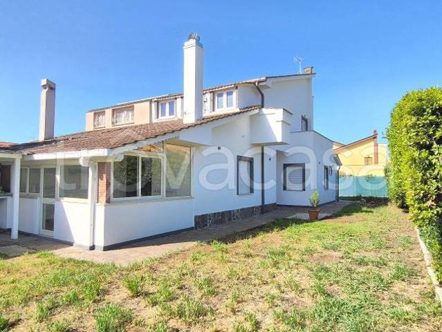 Villa bifamiliare in vendita ad Ardea via Isernia, 25, Nuova Florida