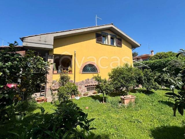 Villa bifamiliare in vendita ad Ardea via Modena, Nuova Florida