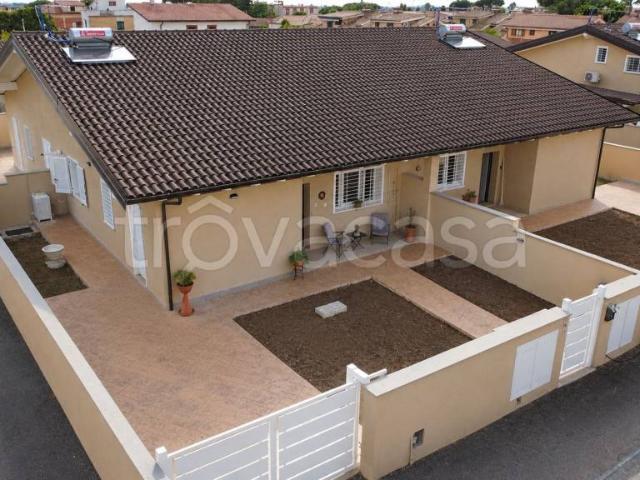 Villa bifamiliare in vendita ad Ardea via Reno, Tor San Lorenzo Nuova California