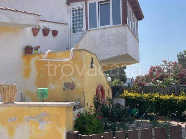 Villa bifamiliare in vendita ad Ardea viale Corona Australe, 14, Colle Romito