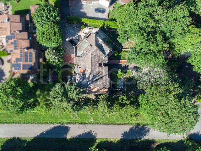 Villa bifamiliare in vendita ad Ariccia