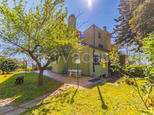 Villa bifamiliare in vendita ad Ariccia via Cisterna Romana