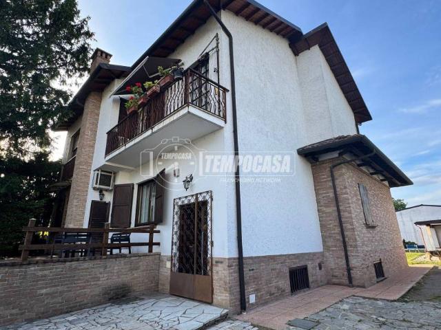 Villa bifamiliare in vendita ad Arluno via Don Luigi Sturzo 32