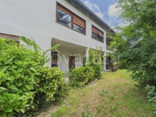 Villa bifamiliare in vendita ad Arsago Seprio via Francesco Petrarca, 1