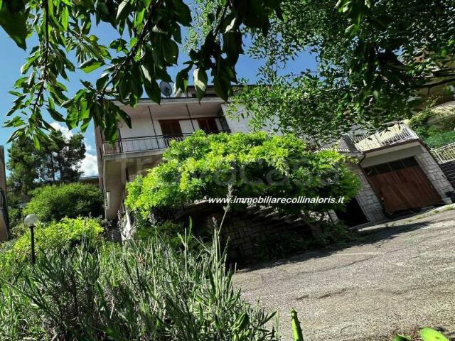 Villa bifamiliare in vendita ad Ascoli Piceno via 3 Ottobre