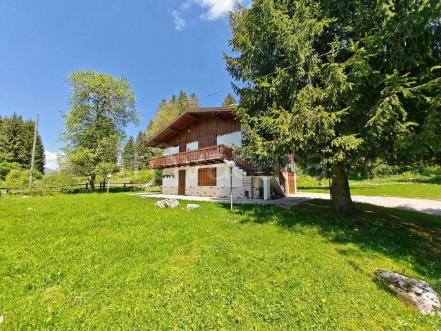 Villa bifamiliare in vendita ad Asiago