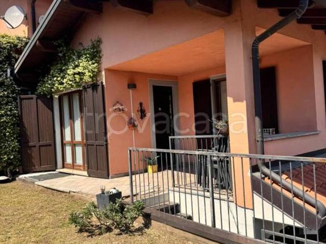Villa bifamiliare in vendita ad Asso