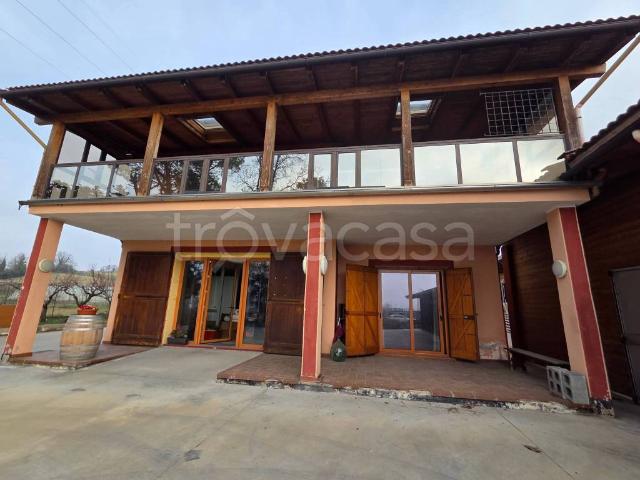Villa bifamiliare in vendita ad Asti, Castiglione