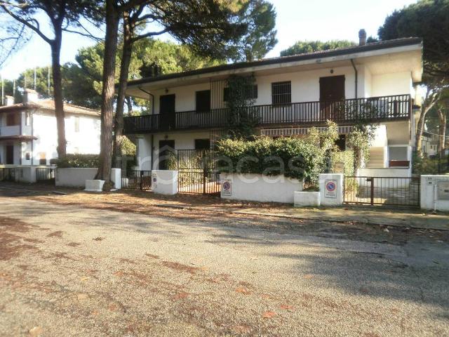 Villa Bifamiliare in affitto a Comacchio via Giotto, 31, arredato, giardino privato, balcone TrovaCasa