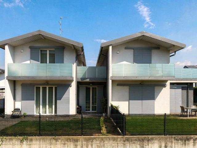 Villa Bifamiliare in affitto a Cadorago via Ludovico Ariosto 1D 22071, box, terrazzo, doppi servizi TrovaCasa