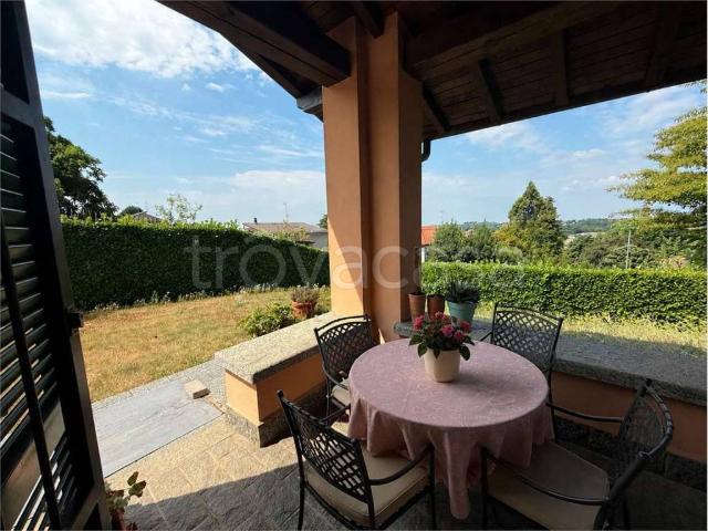 Villa Bifamiliare in affitto a Cantù via Betta, non arredato/vuoto, giardino privato, terrazzo TrovaCasa