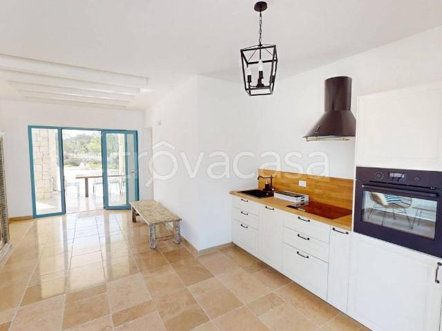 Villa Bifamiliare in affitto a Carovigno sp32, arredato, giardino privato, terrazzo TrovaCasa