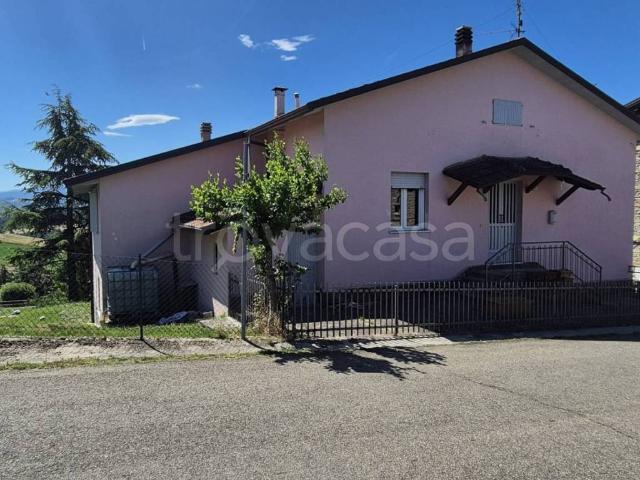 Villa Bifamiliare in affitto a Castelnovo ne' Monti via Croce, box, zona residenziale, luminoso TrovaCasa