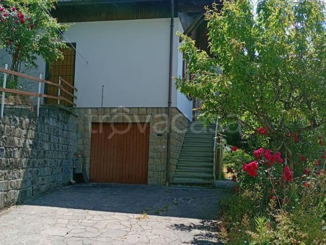 Villa Bifamiliare in affitto a Castelnovo ne' Monti, non arredato/vuoto, giardino privato, box TrovaCasa