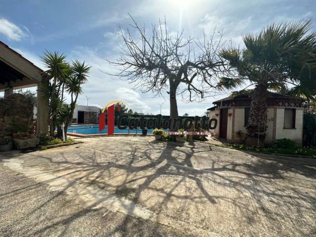 Villa Bifamiliare in affitto a Castelvetrano via 62, arredato, giardino privato, piscina TrovaCasa