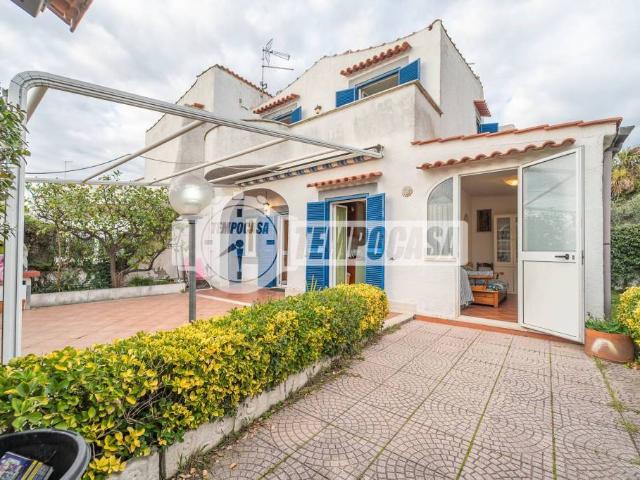 Villa bifamiliare in affitto a Cerveteri via Angelino Marini