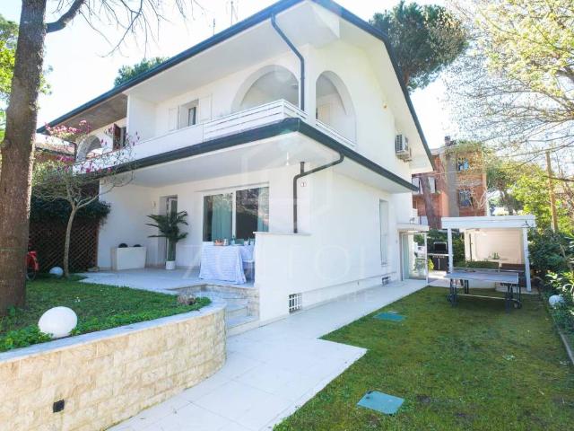 Villa Bifamiliare in affitto a Cervia, arredato, giardino privato, posto auto TrovaCasa