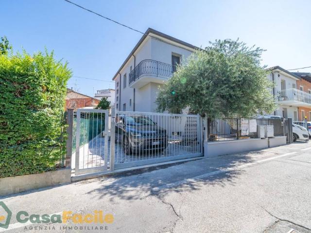 Villa bifamiliare in affitto a Cesena viale Antonio Gramsci, Ippodromo