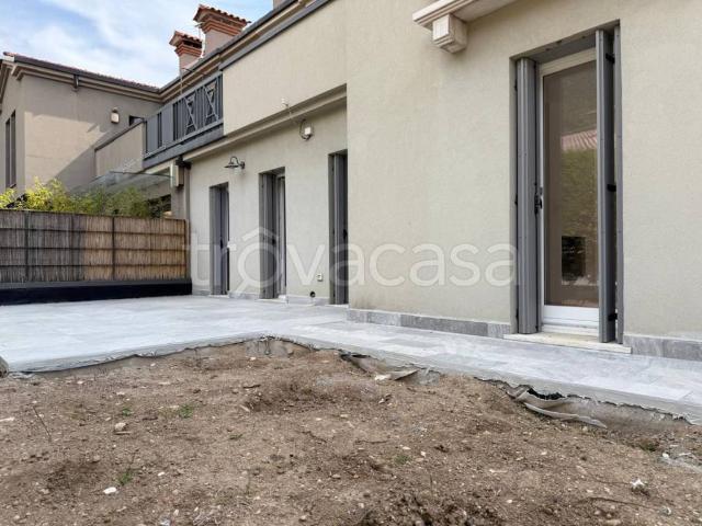 Villa Bifamiliare in affitto a Bassano del Grappa viale Europa, non arredato/vuoto, giardino privato, box TrovaCasa