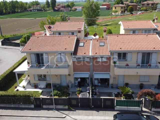 Villa Bifamiliare in affitto a Bentivoglio via di Mezzo di Saletto, non arredato/vuoto, giardino privato, box TrovaCasa