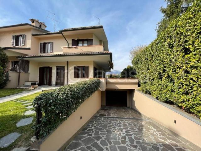 Villa Bifamiliare in affitto a Gorle via Eugenio Montale, giardino privato, terrazzo, box doppio TrovaCasa