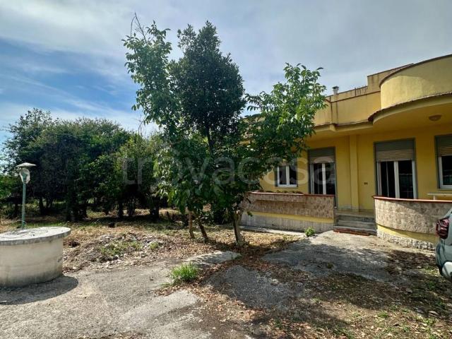 Villa Bifamiliare in affitto a Giugliano in Campania via Vicinale Massariola, 73B, non arredato/vuoto, giardino privato, terrazzo TrovaCasa