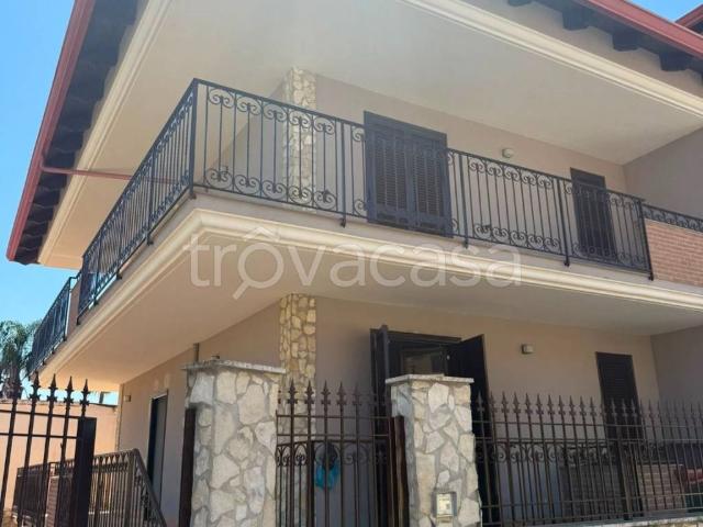 Villa Bifamiliare in affitto a Giugliano in Campania via Staffetta, non arredato/vuoto, giardino privato, terrazzo TrovaCasa
