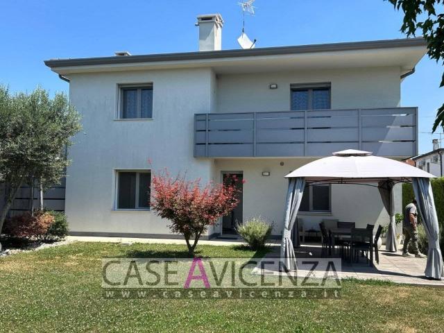 Villa Bifamiliare in affitto a Grisignano di Zocco via Roma, arredato, giardino privato, posto auto TrovaCasa