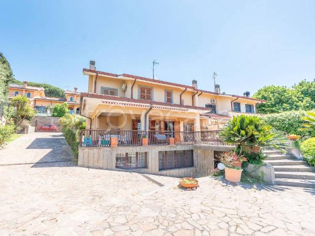 Villa Bifamiliare in affitto a Grottaferrata via del Fico, non arredato/vuoto, giardino privato, terrazzo TrovaCasa