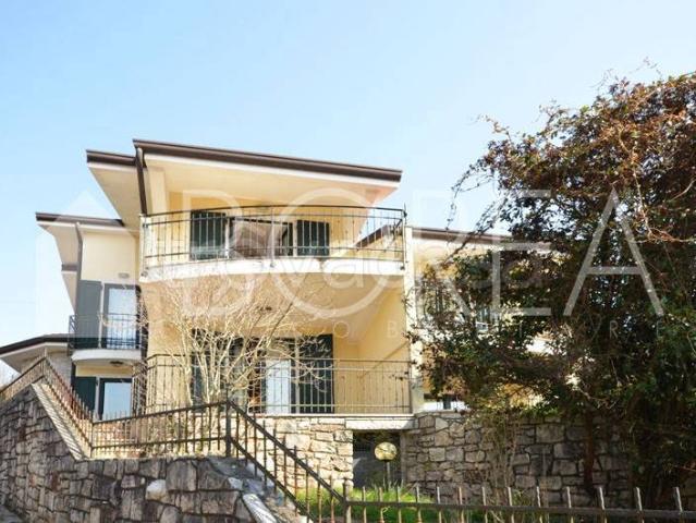 Villa Bifamiliare in affitto a Duino Aurisina, giardino privato, posto auto, terrazzo TrovaCasa
