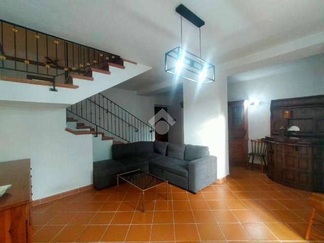 Villa Bifamiliare in affitto a Foligno via Capodacqua, arredato, giardino privato, box TrovaCasa