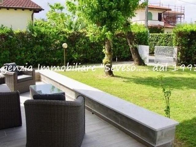 Villa Bifamiliare in affitto a Forte dei Marmi, case in affitto Forte dei Marmi