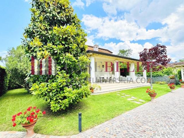 Villa Bifamiliare in affitto a Forte dei Marmi, case in affitto Forte dei Marmi