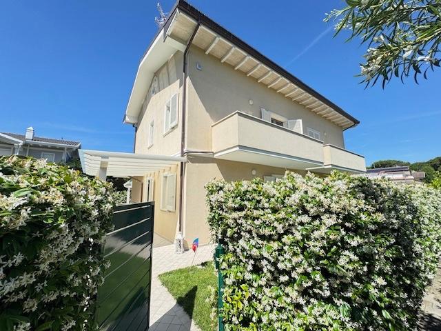 Villa Bifamiliare in affitto a Forte dei Marmi, case in affitto Forte dei Marmi