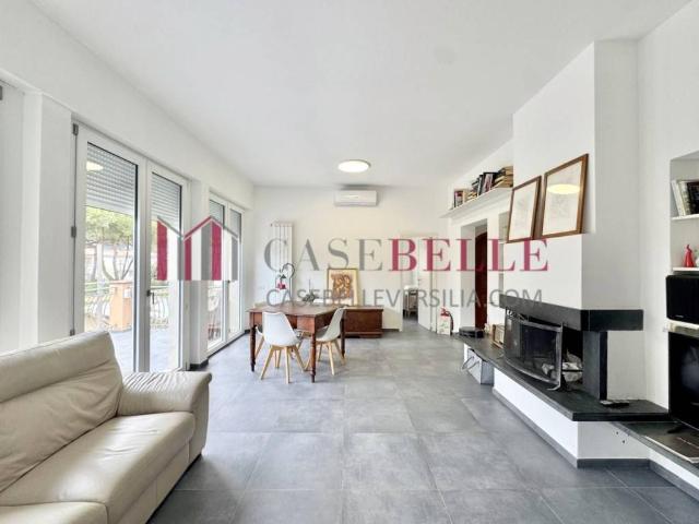 Villa Bifamiliare in affitto a Forte dei Marmi via Antonio Canova, 4, arredato, giardino privato, posto auto TrovaCasa