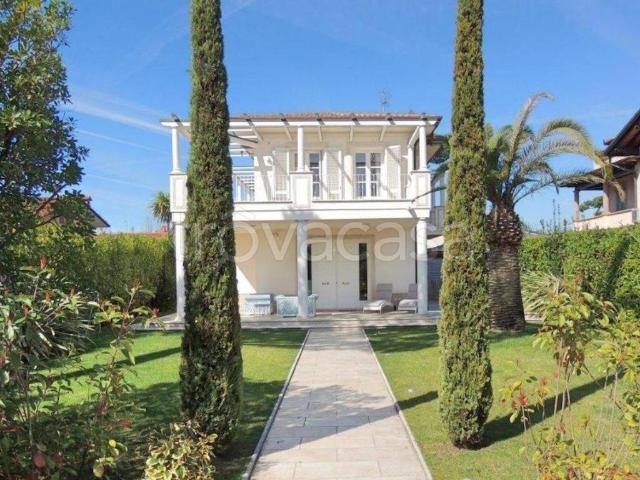 Villa Bifamiliare in affitto a Forte dei Marmi via Giuseppe Mazzini, arredato, giardino privato, posto auto TrovaCasa