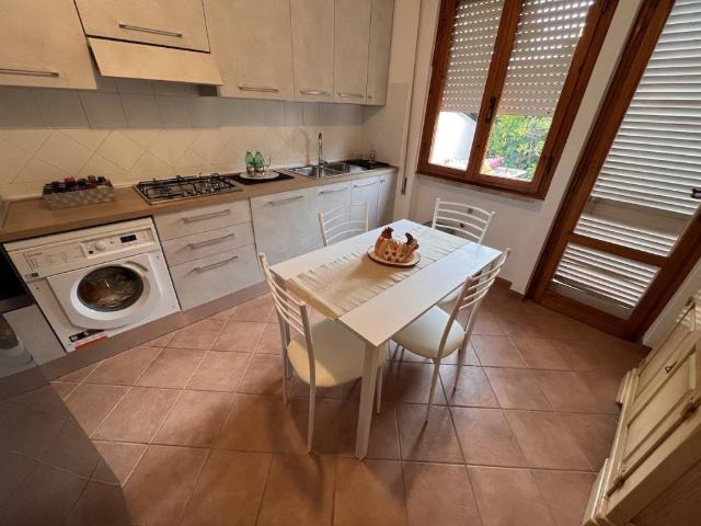 Villa Bifamiliare in affitto a Forte dei Marmi via Lorenzo Quartieri, arredato, giardino privato, terrazzo TrovaCasa