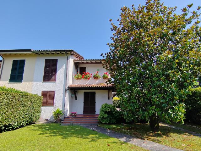 Villa bifamiliare in affitto a forte dei marmi vittoria apuana
