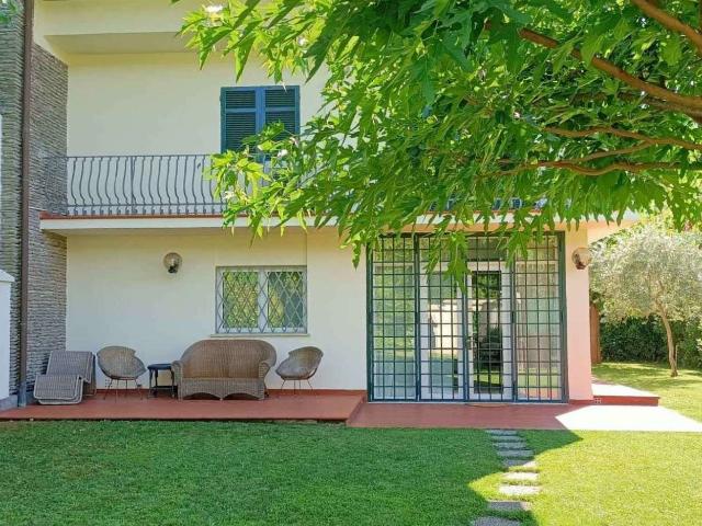 Villa bifamiliare in affitto a forte dei marmi vittoria apuana