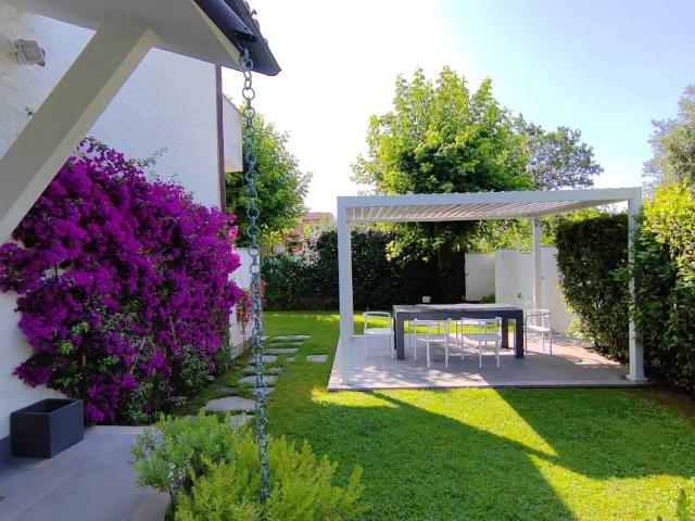 Villa bifamiliare in affitto a forte dei marmi vittoria apuana