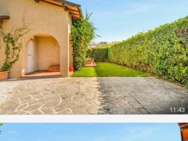 Villa bifamiliare in affitto a Forte dei Marmi