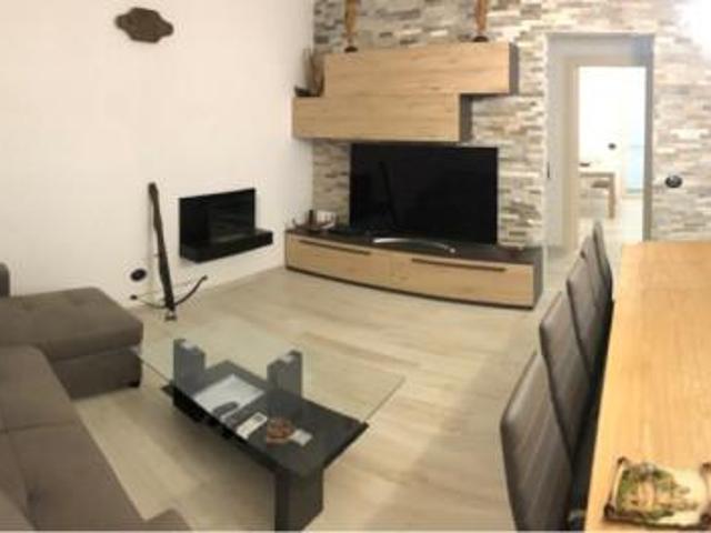 Villa bifamiliare in affitto a Forte Dei Marmi