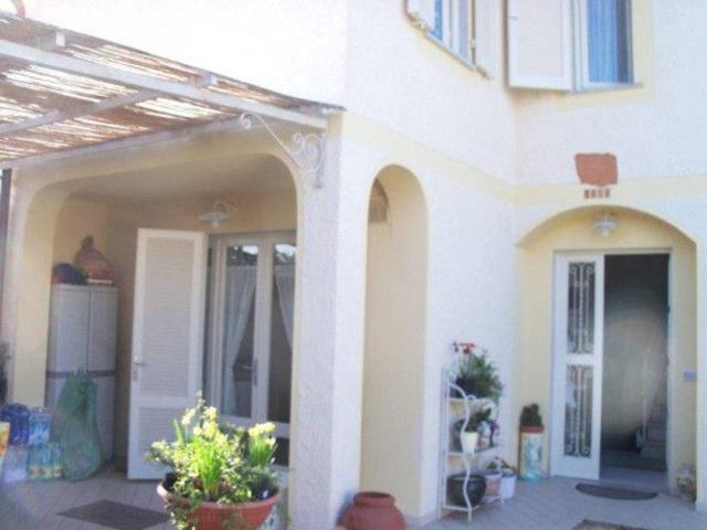 Villa bifamiliare in affitto a Forte Dei Marmi