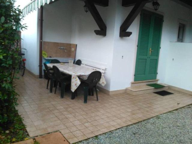 Villa bifamiliare in affitto a Forte Dei Marmi