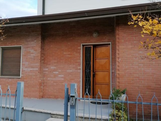 Villa Bifamiliare in Affitto a Forte Dei Marmi