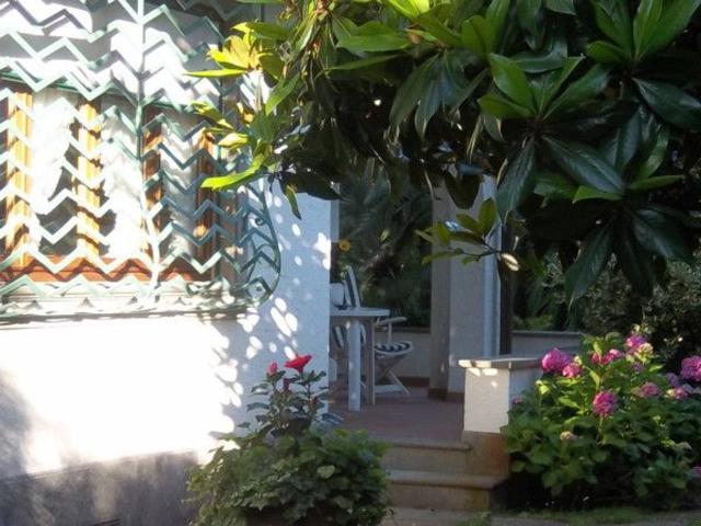 Villa bifamiliare in affitto a Forte Dei Marmi