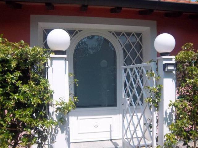 Villa bifamiliare in affitto a Forte Dei Marmi