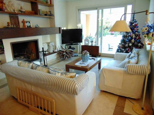 Villa bifamiliare in affitto a Forte Dei Marmi